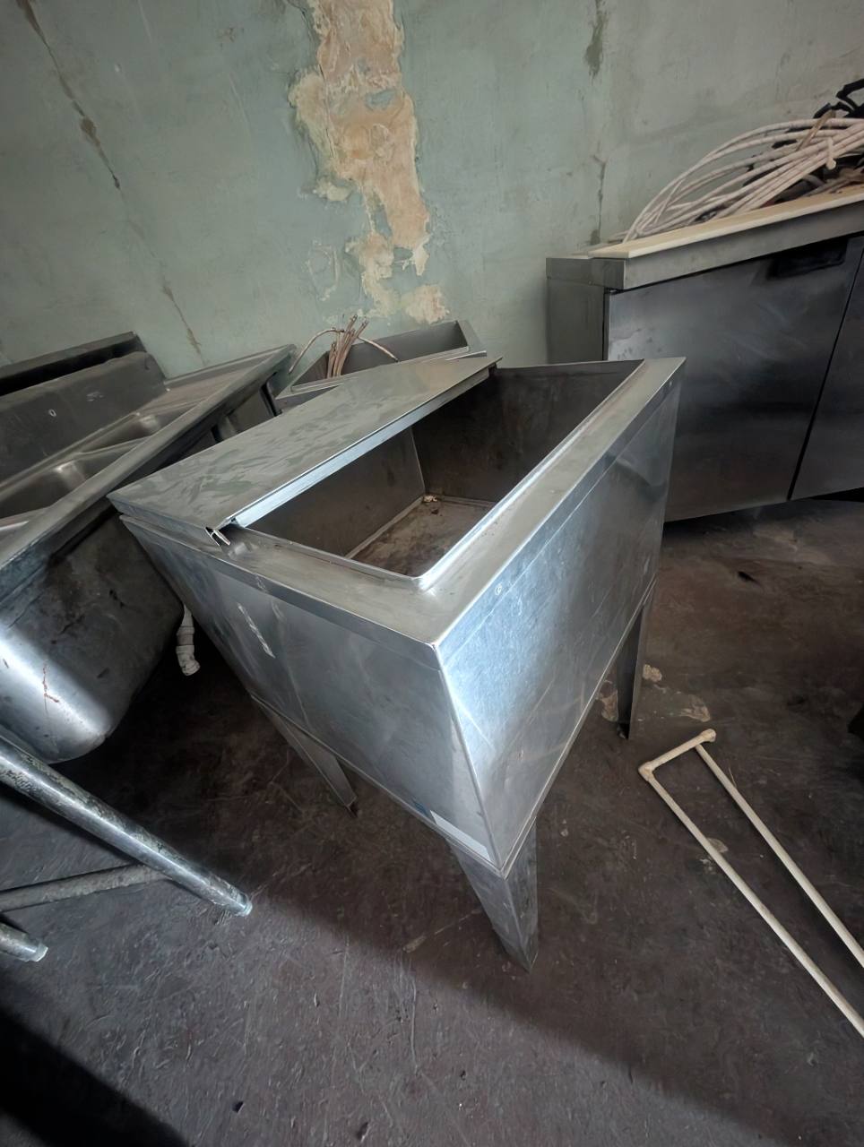 Commercial Underbar Ice Bin with Cold Plate for Soda Gun, photo 1 of 4